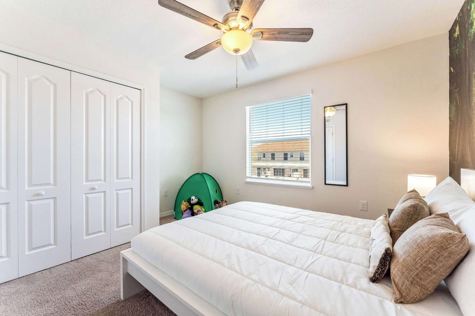 Bedroom 3 with Queen bed