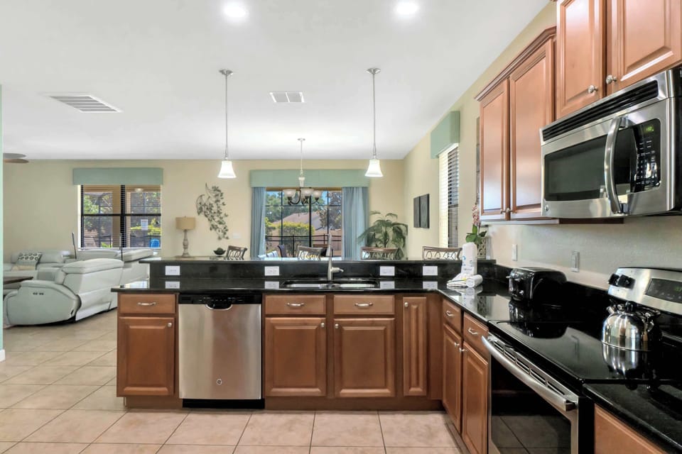 Kitchen features all your basics