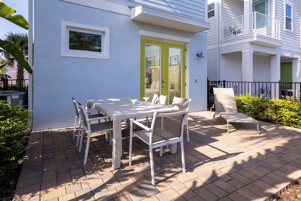 Lounge & dine in the sunshine on the spacious back patio