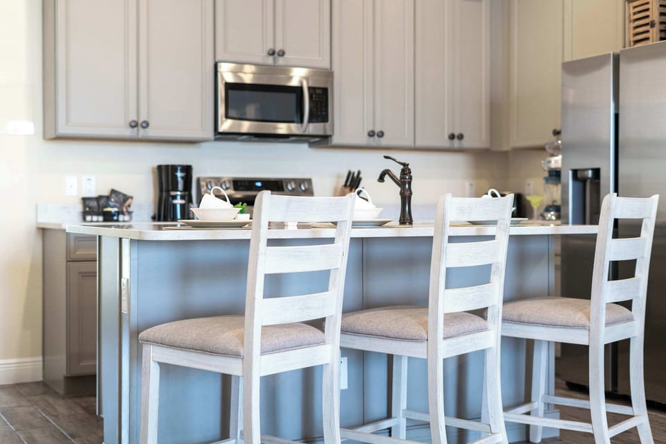 Sip morning coffee or grab a bite at the counter, with seating for 3