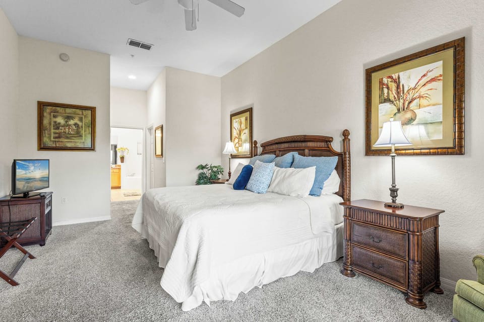 The regal king suite boasts a private ensuite, TV, ceiling fan & balcony access