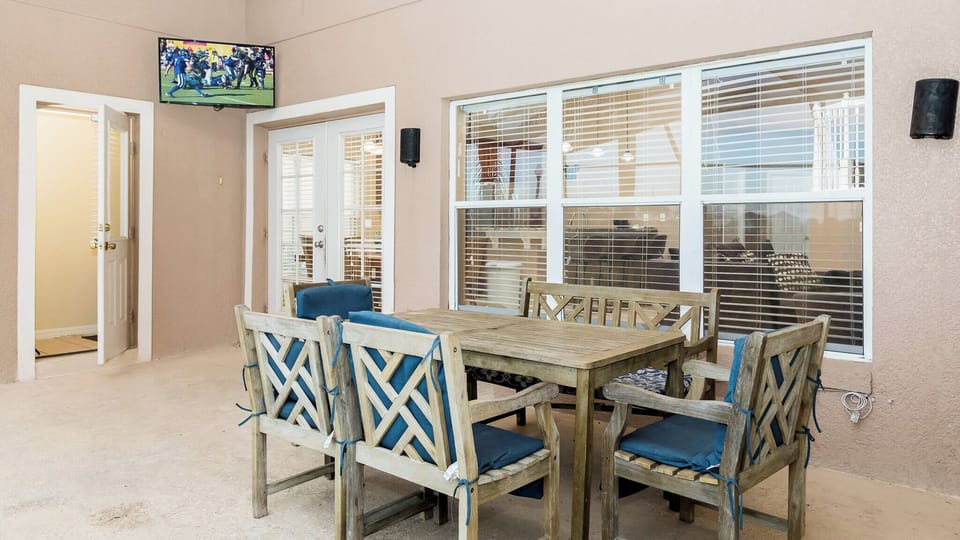 Patio Dining table for 6 (Note: TV is NOT functional)