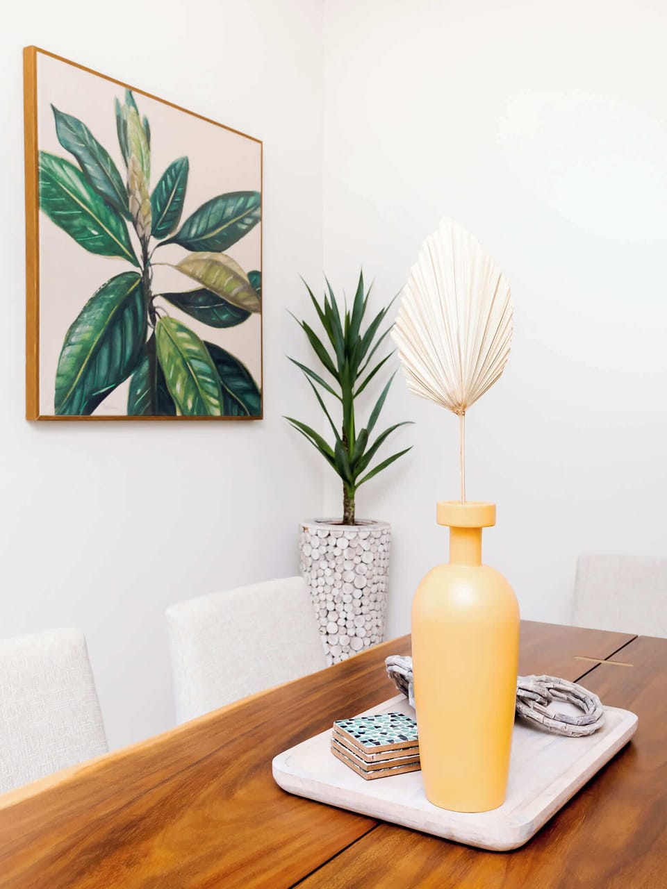 Dining area with seating for 6