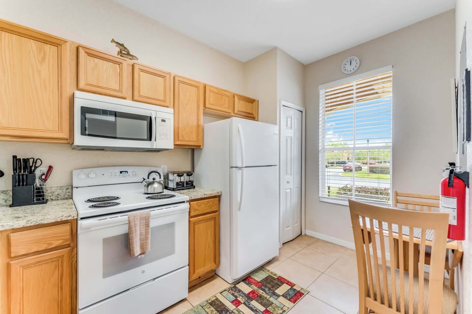 Find additional seating for 2 in the kitchen – a perfect spot for morning coffee