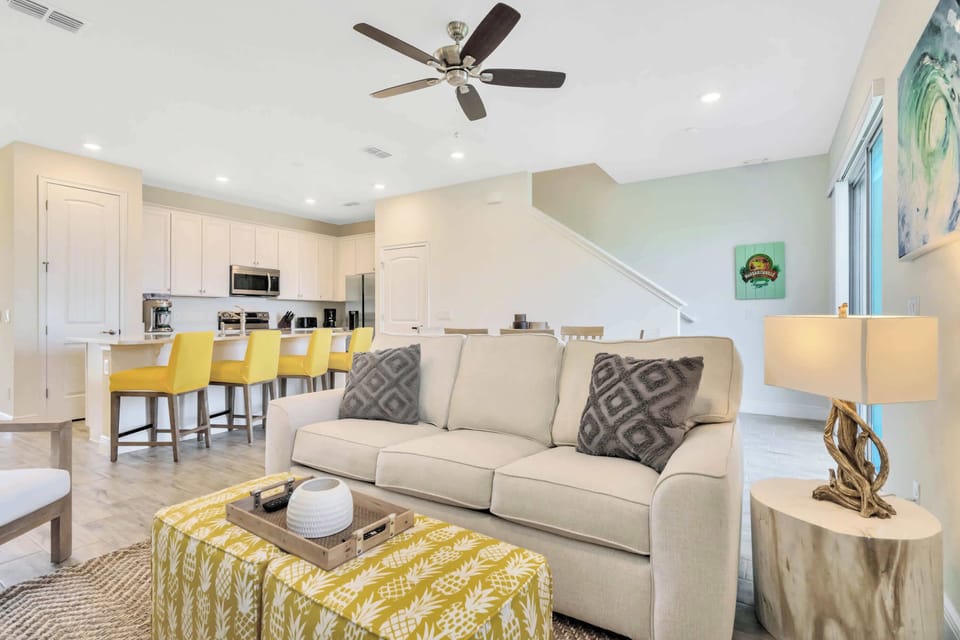 Living and kitchen area