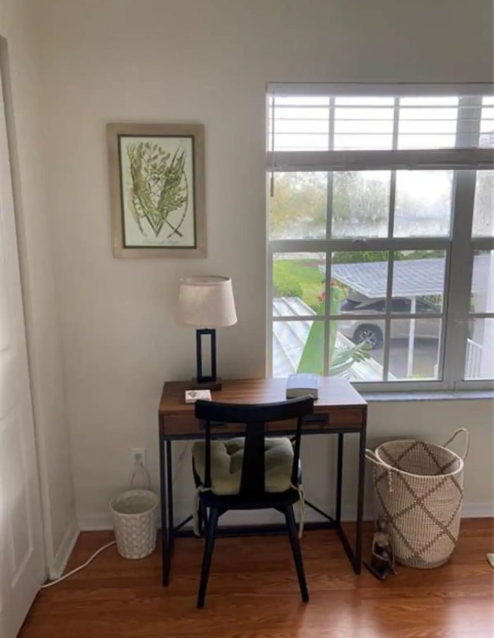 Guest room desk