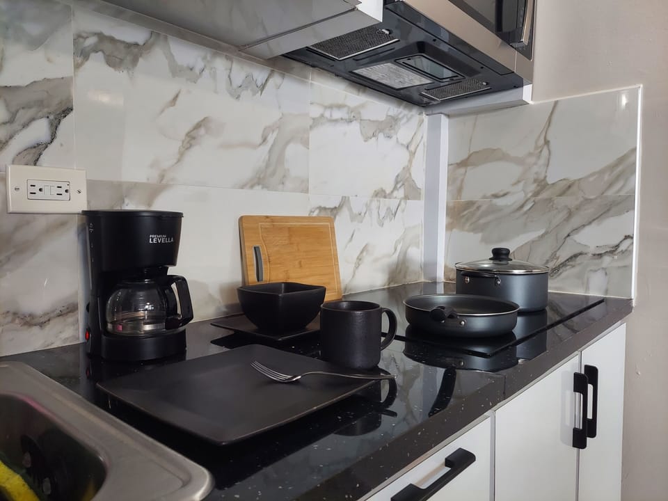 Available cookware and Dinner set
