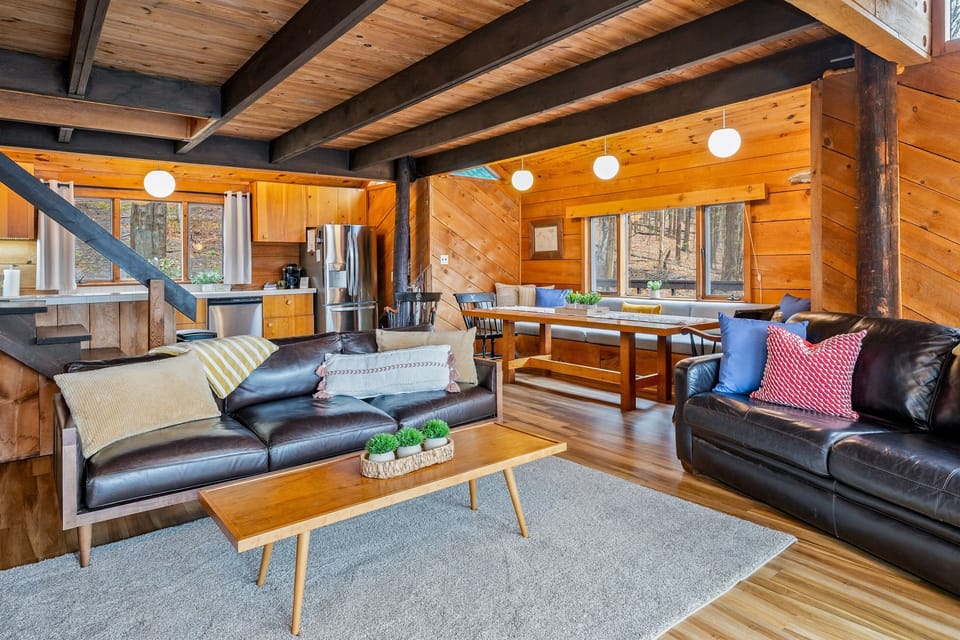 A bright and spacious living area with fold out sofa and rustic charm and a well-equipped kitchen, ideal for family meals and cozy gatherings. 🏡🍽️