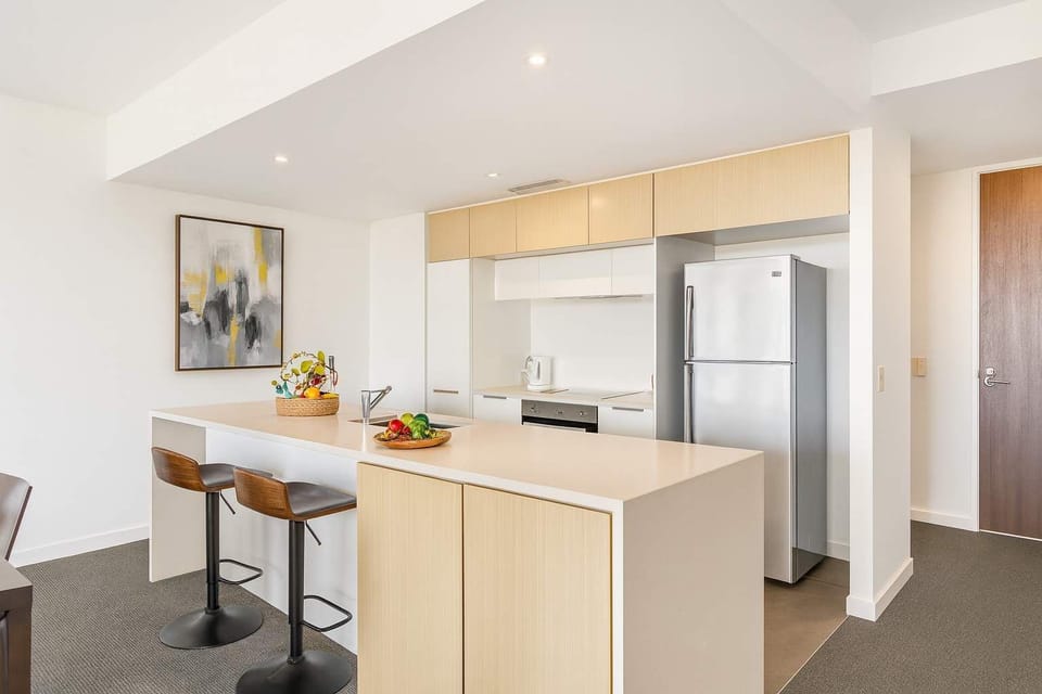 Contemporary kitchen with breakfast bar and complete appliance package