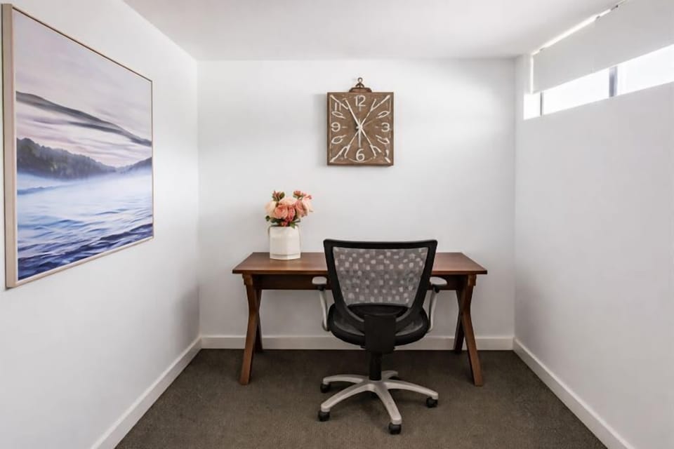 Work-friendly space with a desk and chair