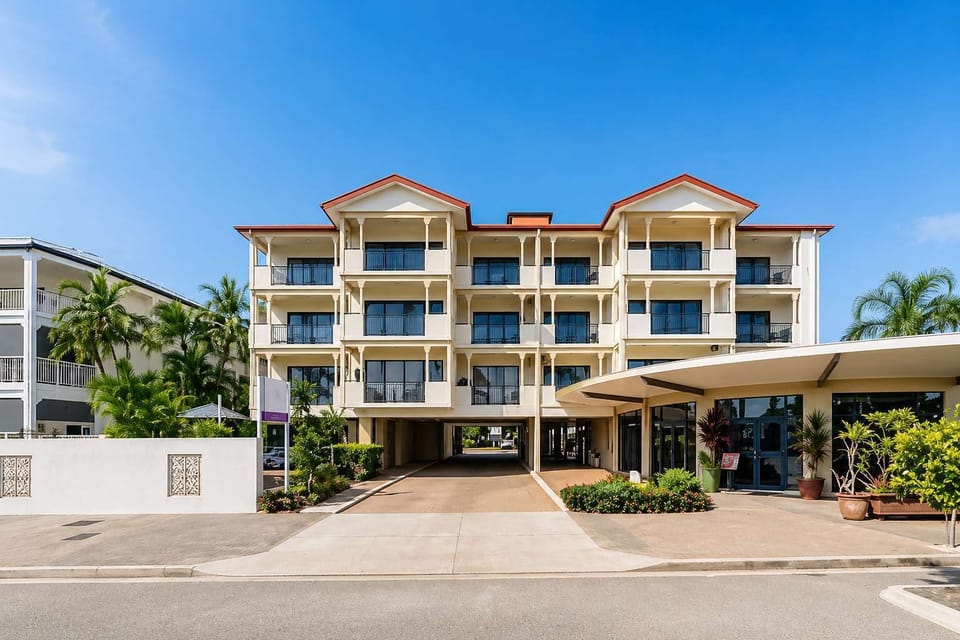 Central Location Near Marina, Dining & Coastal Attractions