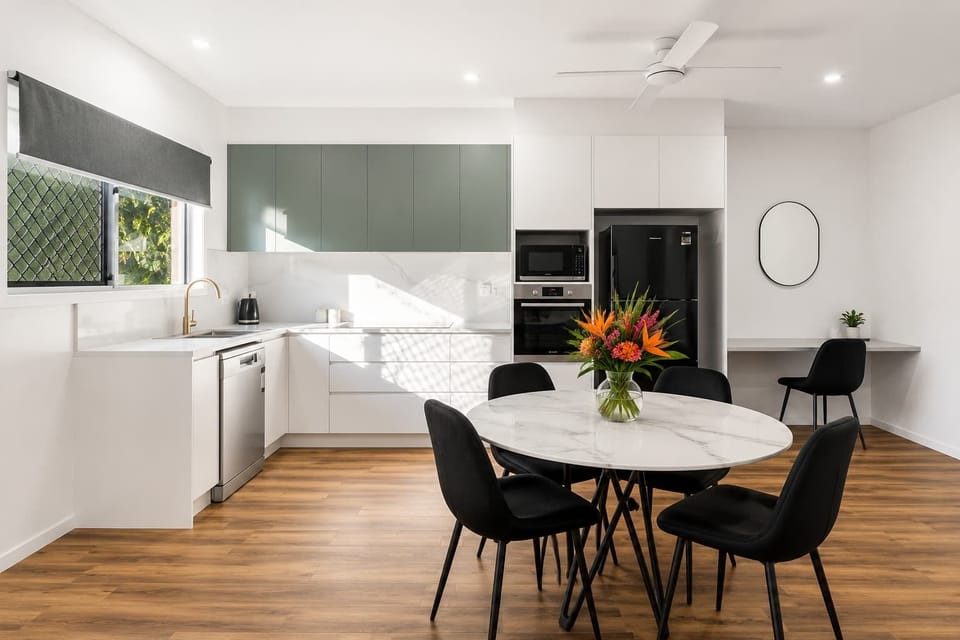 Modern Kitchen & Dining Area
