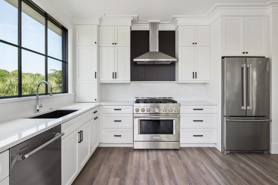 Your high-end kitchen awaits with this luxury 36" gas range as the centerpiece.   Equipped with reverse osmosis filtered water on demand and walk-in pantry