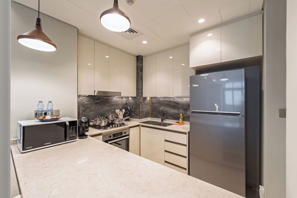 Fully equipped kitchen.