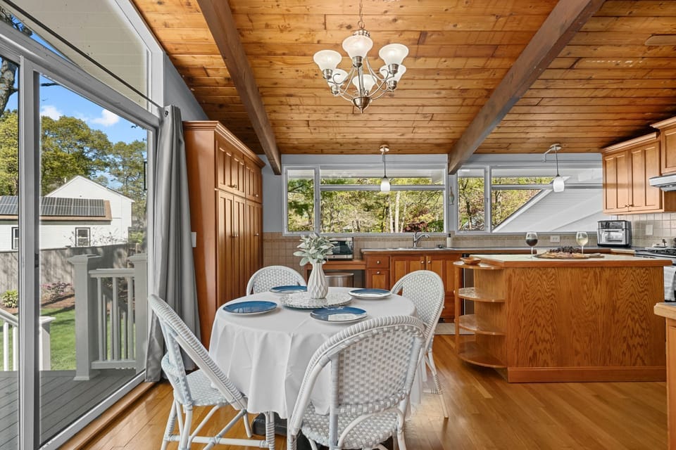 Dining area with seating for 4 looking into the kitchen
