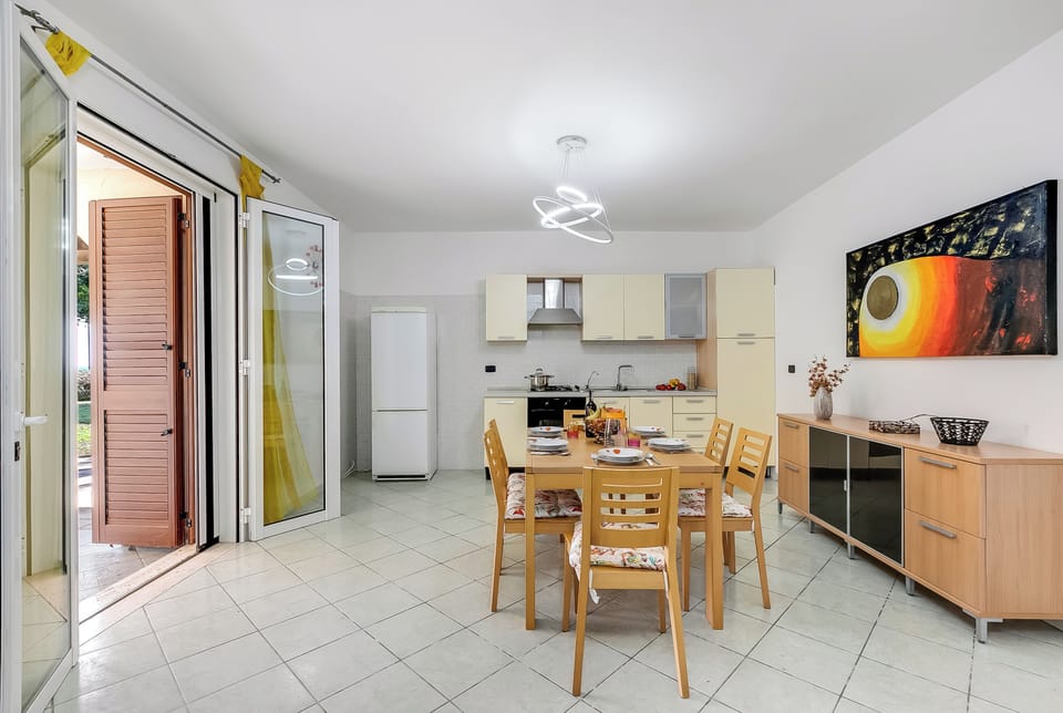 Kitchen and dining area