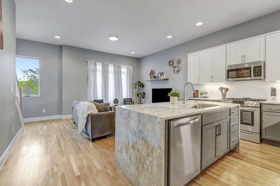 Enjoy a stylish Nashville getaway in this chic vacation rental, perfect for large groups. With a luxury kitchen and bright living space, it's the ideal base for exploring downtown and creating unforgettable memories.