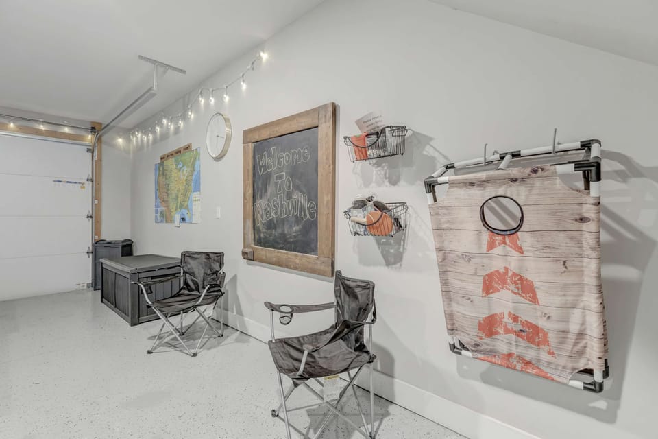 Enjoy your Nashville getaway in this cozy space, perfect for unwinding after exploring Music City. Ideal for bachelorette parties or family reunions, it’s a true home away from home. Your Nashville adventure starts here!