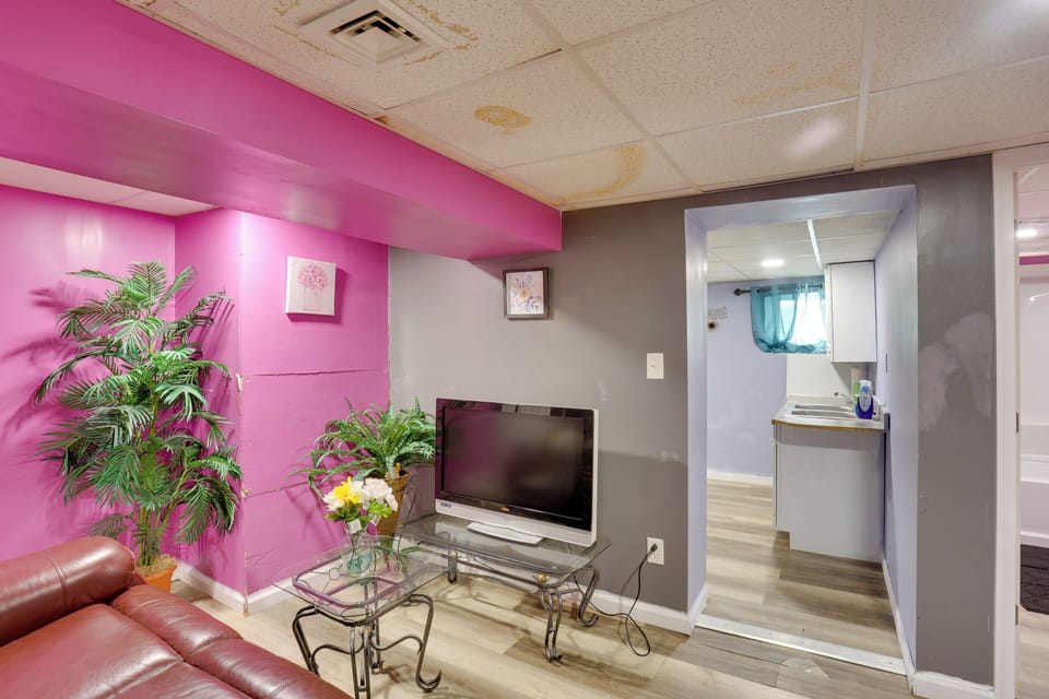 Living Room | Free WiFi | Central Heating & A/C