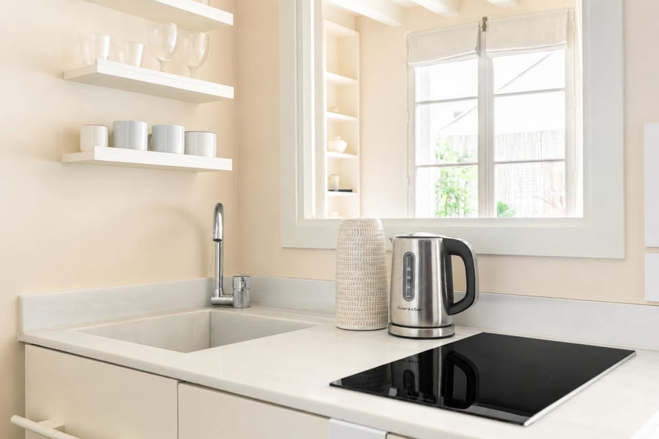 Luminous & well-equipped kitchen