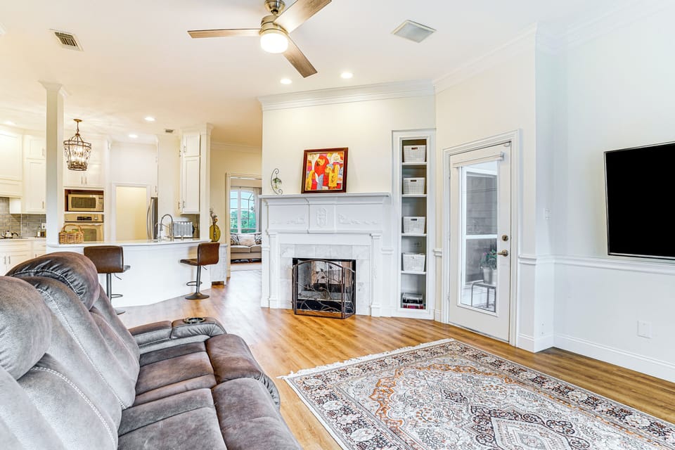 Aledo Vacation Rental | 3BR | 2BA | 2,639 Sq Ft | Stairs Required