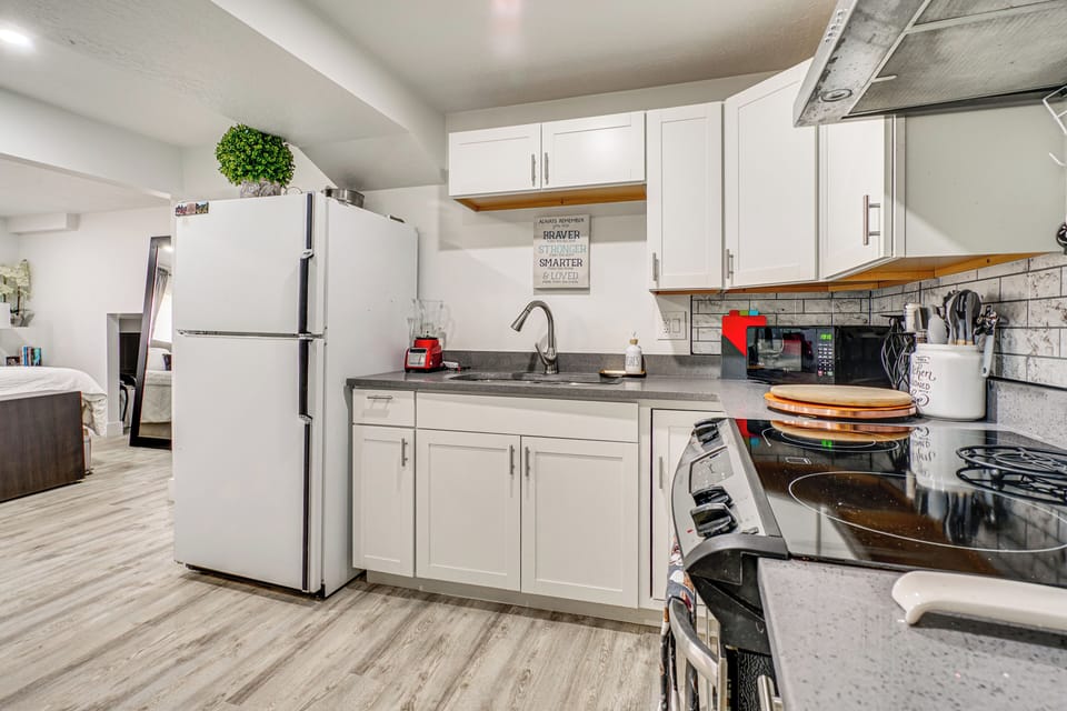 Kitchen | Cooking Basics | Single-Story Studio Apartment