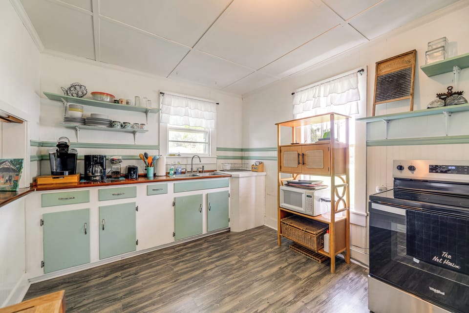 Kitchen | Keurig & Drip Coffee Makers | Toaster | Cooking Basics