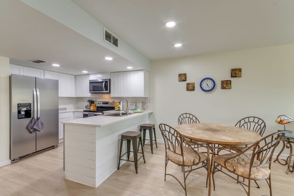 Dining Area | Dishware/Flatware | Central Heating & A/C | Free WiFi