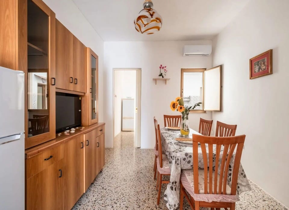 Autumn, Kitchen, Spring, Summer