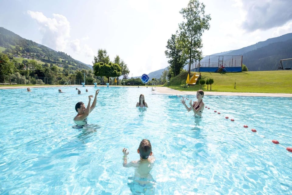 Holiday Home Swimming Pool
