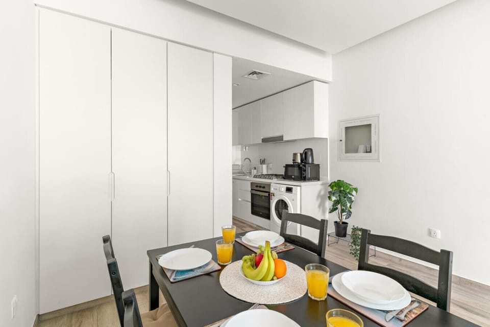 Dining Space: Enjoy vibrant meals in this modern dining area, perfect for gatherings!