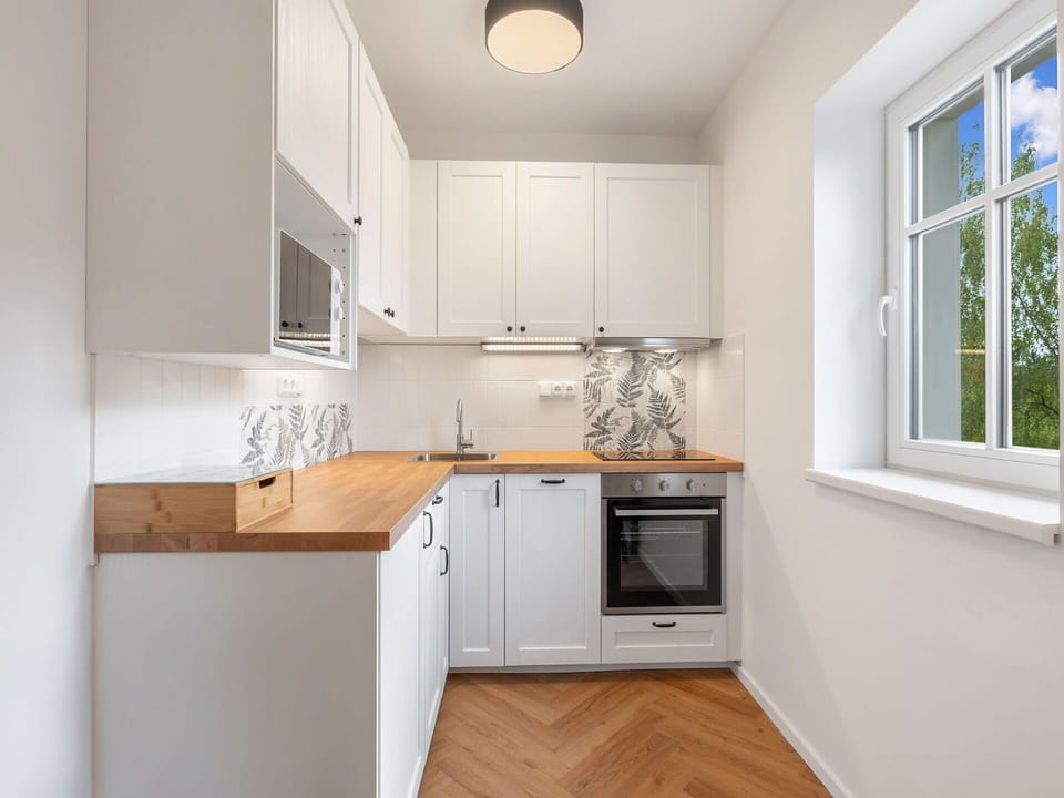 Kitchen Appliance, Kitchen, Countertop, Flooring, Interior Design, Major Appliance, Cabinetry, Wood, Floor, Furniture