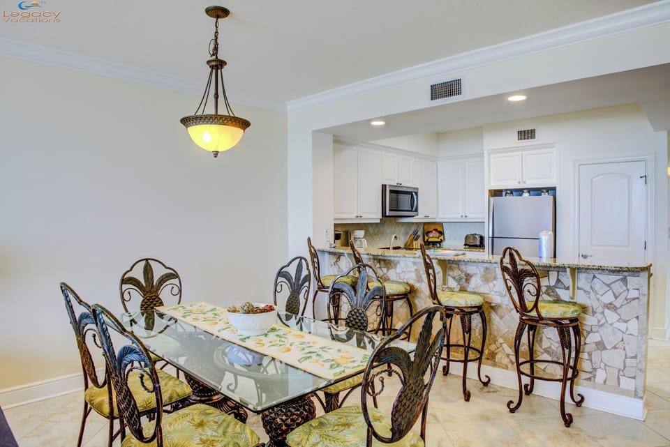 Azure #410 Dining Area