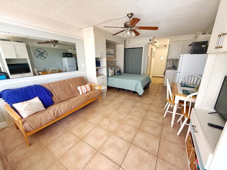 Spacious and equipped with smart TV!