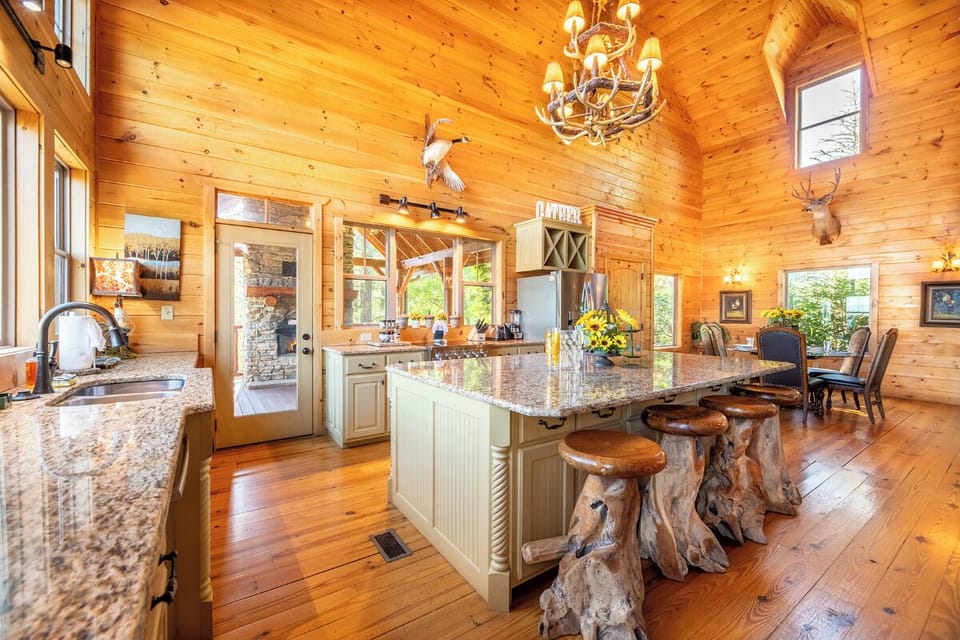Sunflower Summit's fully-equipped kitchen