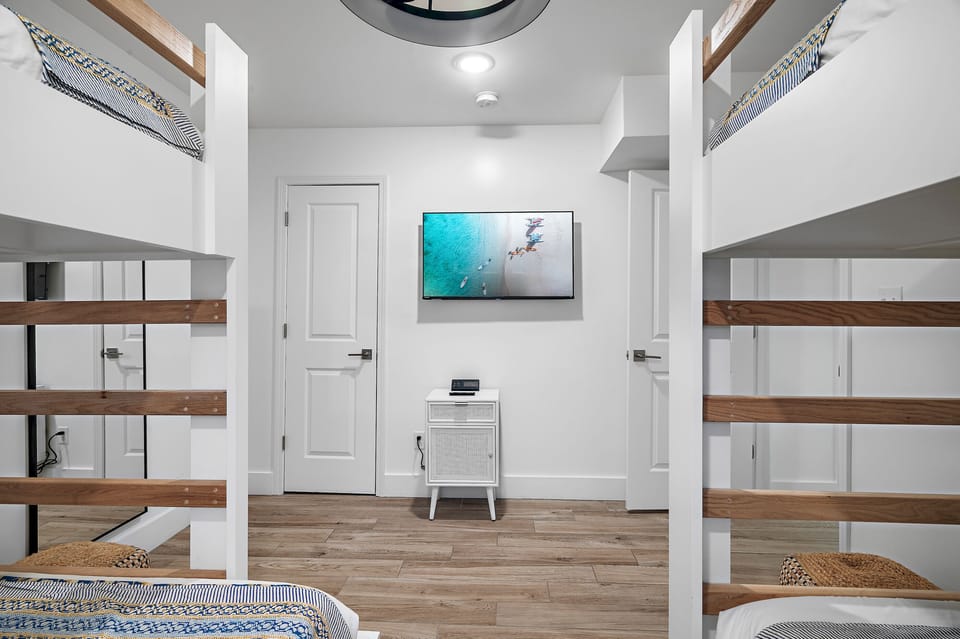 Main LevelBunk Room w/ TV