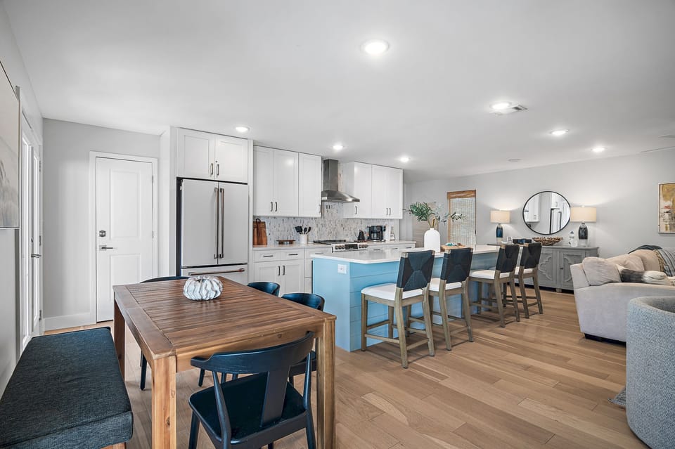 Upper Level Kitchen & Dinning Area