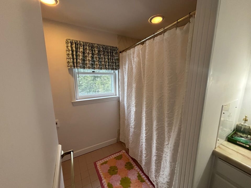 Full bathroom on the second floor
