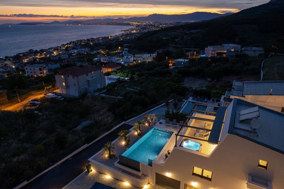 
Discover this elegant villa featuring a heated private pool measuring 8m x 4m