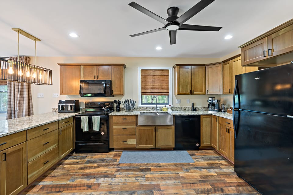 Fully equipped kitchen with space for lots of helpers
