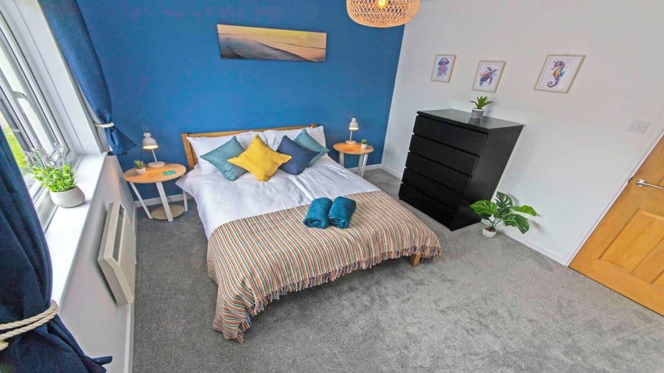 Spacious double bedroom