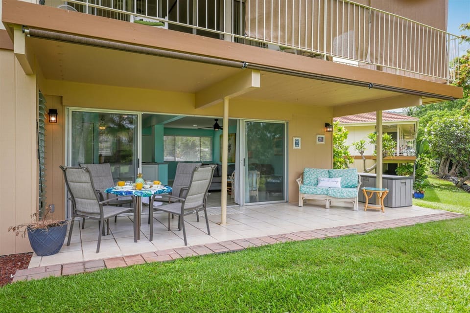 Lanai Dining - Love Seat