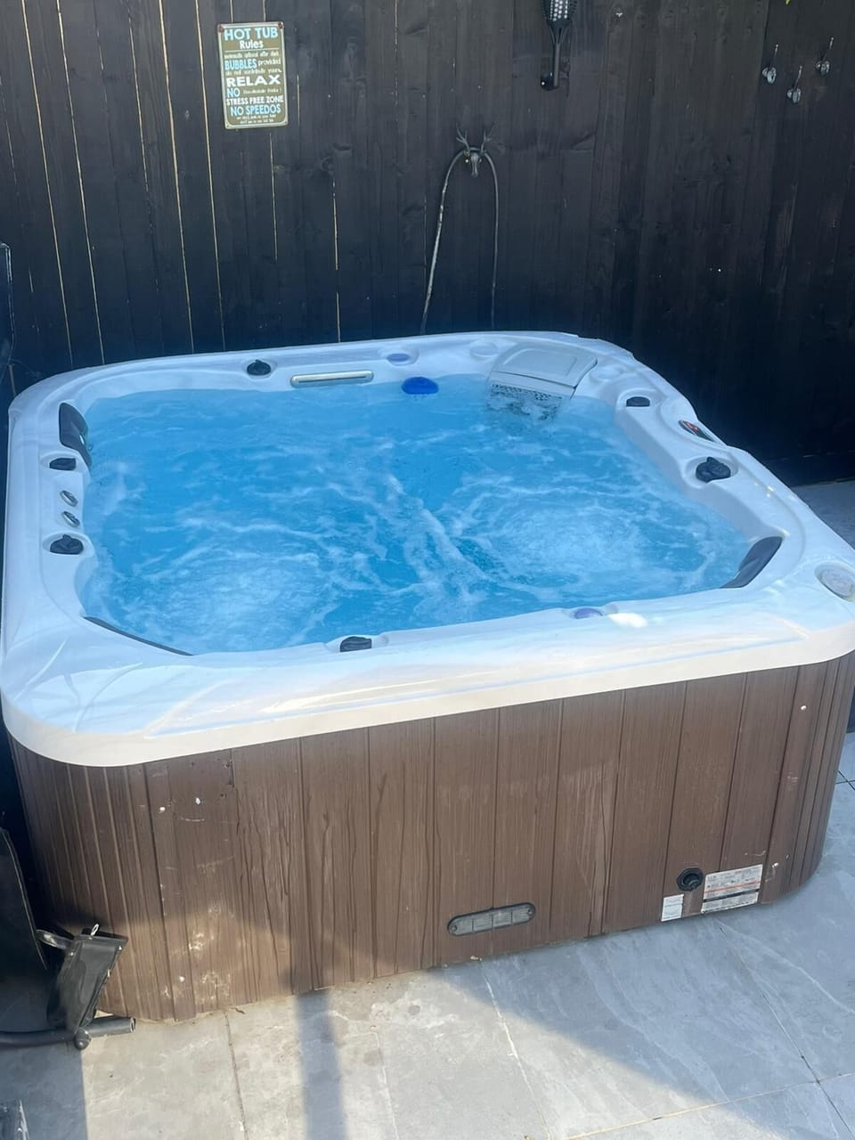 Outdoor spa tub