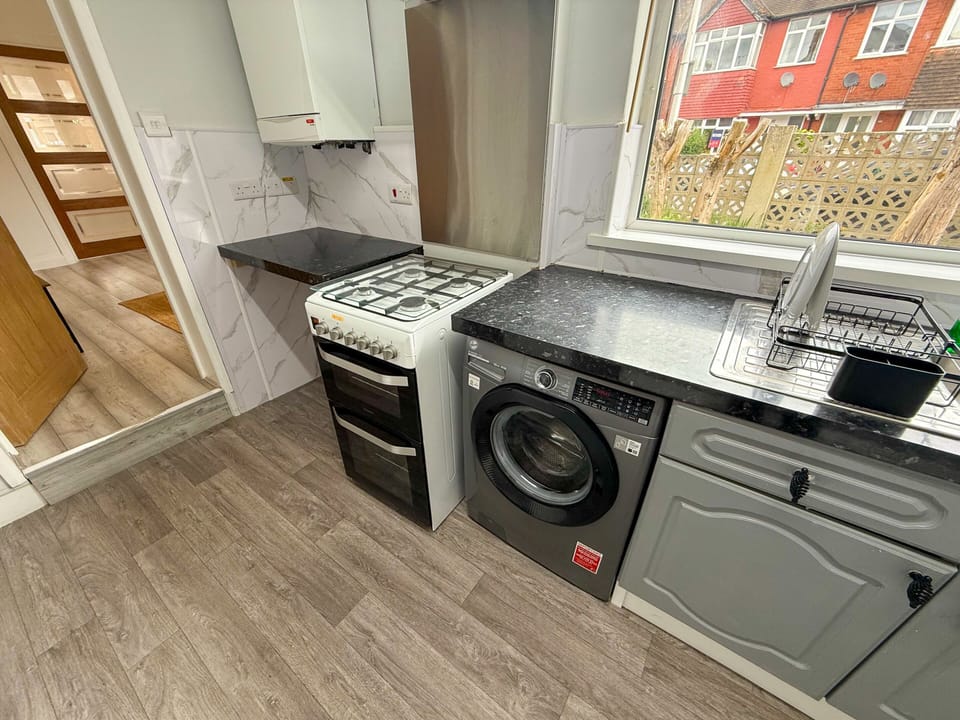 Daily Ease: Cooker & Washer by the Garden Light