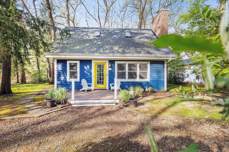 Welcome to Charlie's on Comanche!