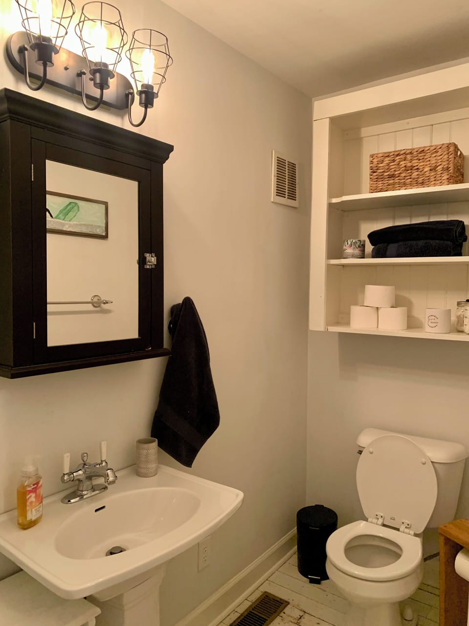 Master en-suite full bathroom with shower