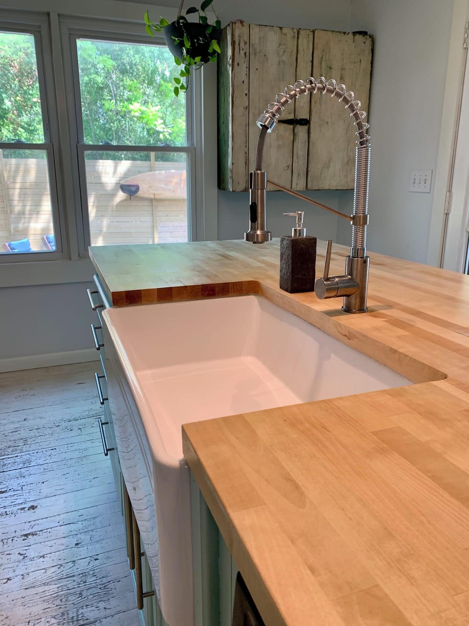 Farm style sink with dishwasher so you don't have to do the dishes on vacation