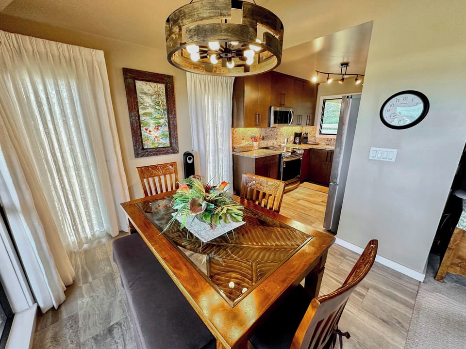 Gorgeous dining area!