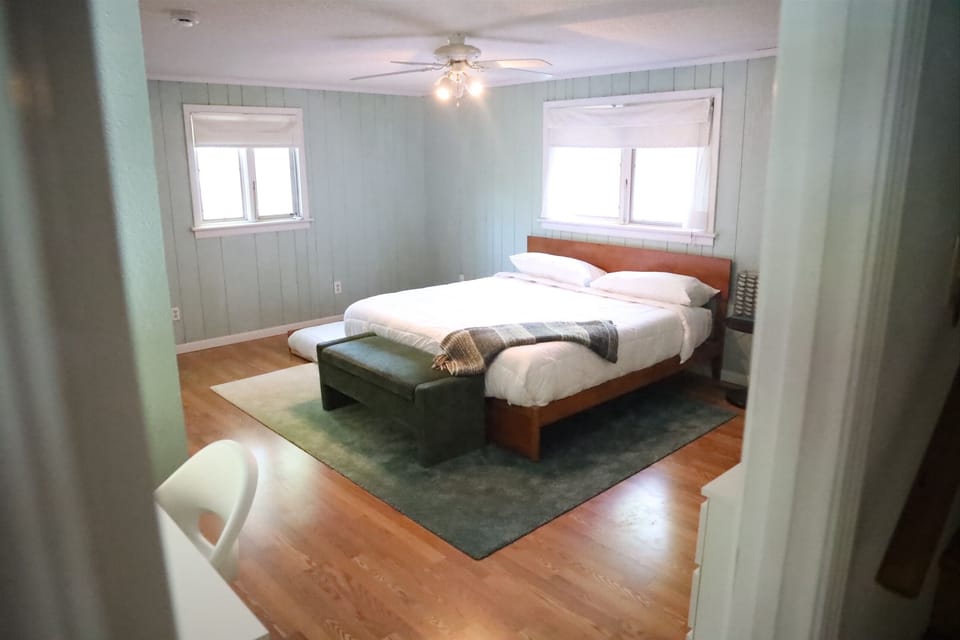Master bedroom (King) with on-suite
Pull out Trudel under as well (Main floor)