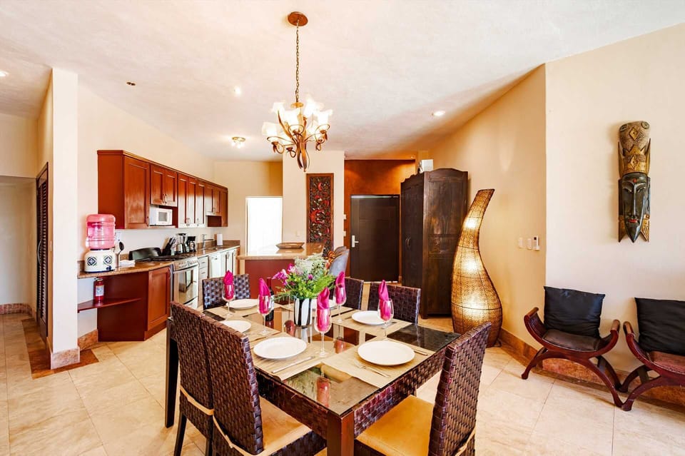 Beautifully lit dining & kitchen area